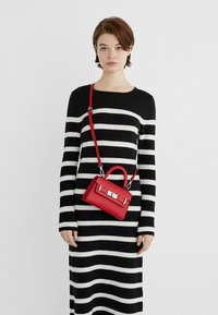 Stradivarius Handtasche - red