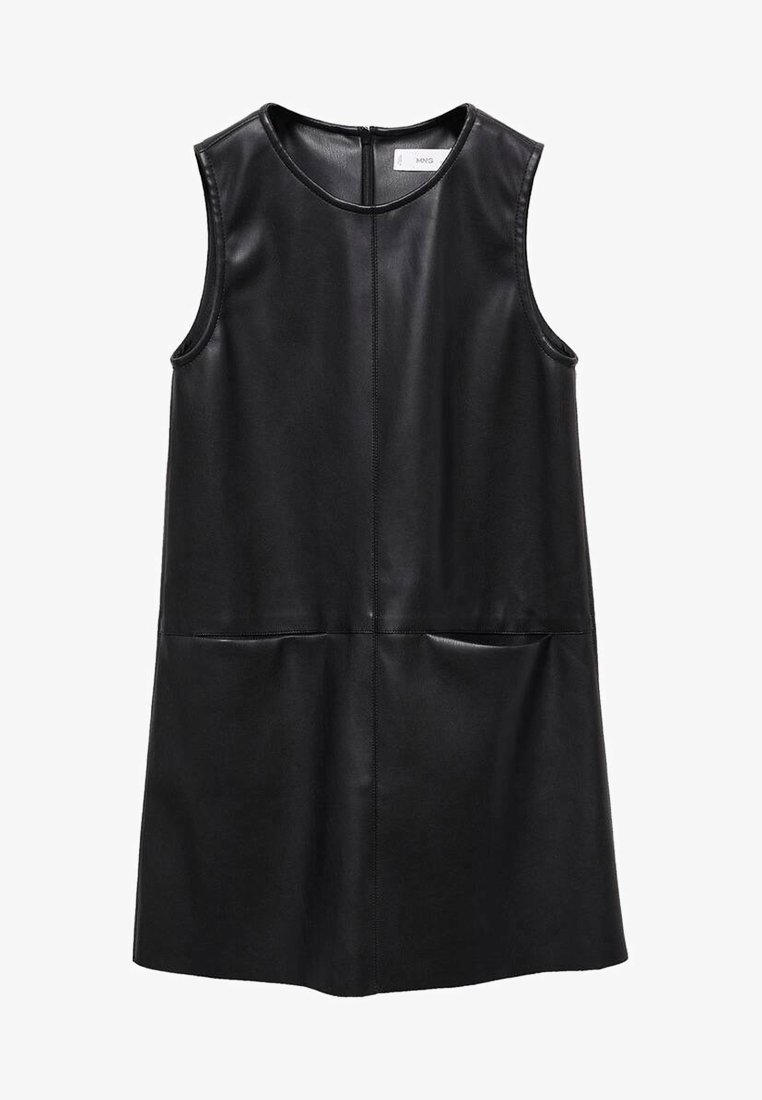 Mini-robe sans manches en simili cuir noir avec encolure ronde et détails discrets de coutures frontales.