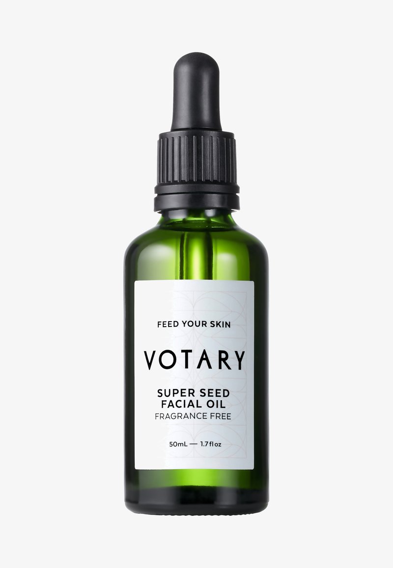 Ciemnozielona szklana buteleczka z kroplomierzem i czarną zakrętką. Biała etykieta z czarnym tekstem głosi "OLEJ DO TWARZY VOTARY SUPER SEED", 50 ml. Bez zapachu.