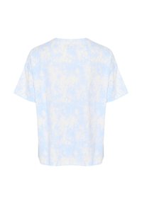T-shirt à manches courtes en bleu clair avec un motif tie-dye blanc, fabriqué à partir d'un tissu doux. Coupe décontractée et design casual.