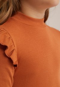 WE Fashion GERIBD MET RUCHES - Top dugih rukava - brown