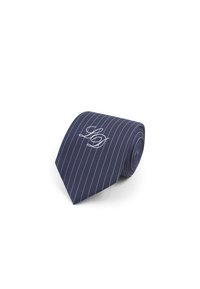 Marineblå silke slips med hvite pinstriper; rullet design; har en stilisert logo i lys farge nær spissen. Glatt tekstur.