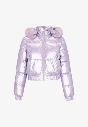 Krótkie puchowe kurtka w błyszczącej lawendowej kolorze, z zamkiem z przodu, kieszeniami po bokach i faux futrem na kapturze. Posiada elastyczne mankiety i wykończenie.