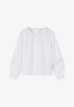 Bijela bluza dugih rukava s zaobljenim izrezom i kopčanjem na gumbe na stražnjoj strani. Na rukavima ima teksturirane detalje.
