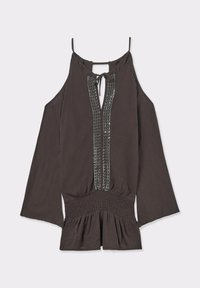 Blouse marron foncé avec de longues manches larges, un décolleté avec un lien en trou de serrure, et une taille smockée ornée d'un embellissement central en sequins.