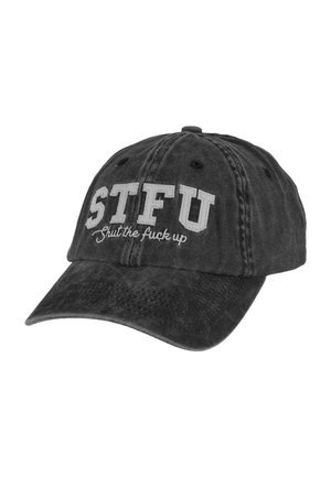 Cască de baseball din bumbac negru cu margine curbată, având text brodat alb "STFU" și "Shut the fuck up" pe partea din față.