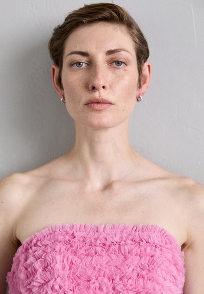 Needle & Thread HATTIE RUFFLE STRAPLESS ANKLE GOWN - Společenské šaty - camellia pink
