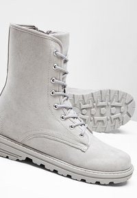 bonprix Stivaletti con plateau - grey