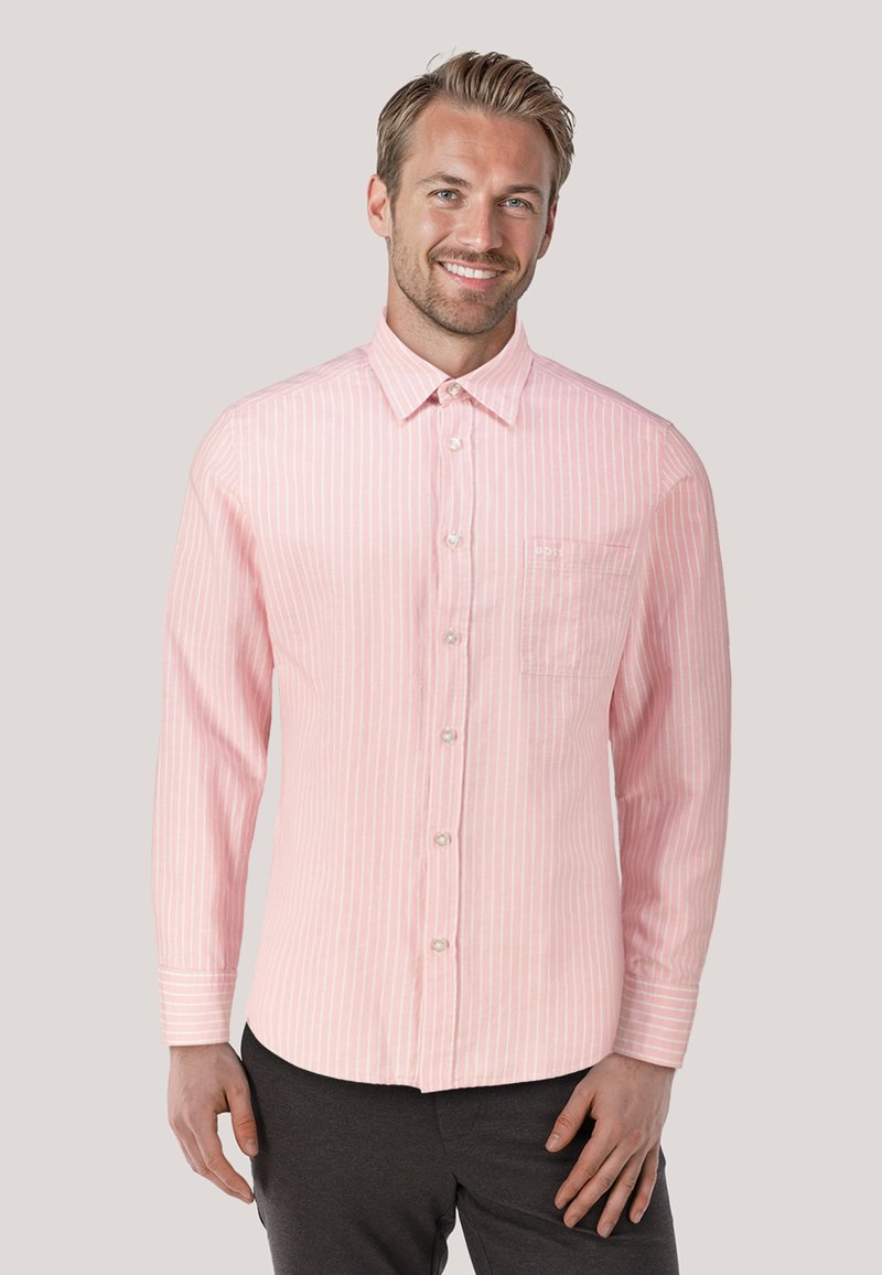 Helles rosa Langarmhemd mit weißen vertikalen Streifen, durchgehende Knopfleiste, klassischer Kragen und eine einzelne Brusttasche. Lässiger Schnitt.