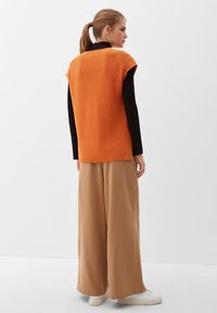 s.Oliver À ENCOLURE EN V - Jumper - orange