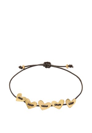 Czarna regulowana bransoletka na sznurku z sześcioma małymi nieregularnymi złotymi zawieszkami w kształcie serca nawleczonymi na przód.