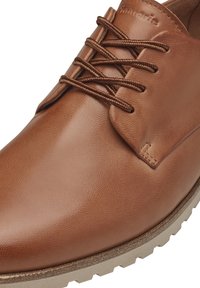 Tamaris Derbies - cognac