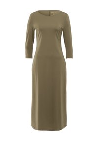 Vestido verde oliva hecho de una tela suave, con escote redondo y mangas tres cuartos, que presenta un cuerpo ajustado y una falda fluida.