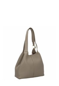 Taupekleurige leren schoudertas met brede band en goudkleurige gesp, rechtopstaand tegen een witte achtergrond.