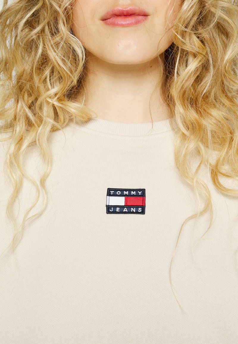tommy badge quarter zip drawstring sweatshirt