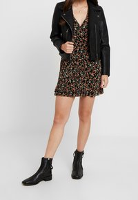 Robe Jaune Moutarde Miss Selfridge Taille 12 - Ligne A, Doublée, Portée Une Fois, Très Bon état