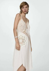 Mango Cocktailjurk - off-white