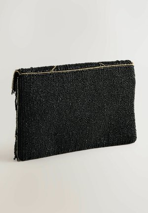 Schwarze Perlen-Clutch mit rechteckiger Form, die eine strukturierte Oberfläche und goldene Fadenakzente entlang der oberen Kante aufweist.