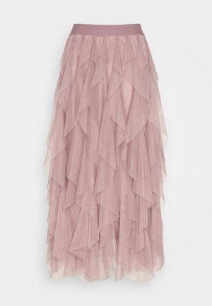 Lyserød lagdelt nederdel lavet af tyl med en satinv waistband. Har flere rynkede lag, der skaber et tekstureret, flydende design.