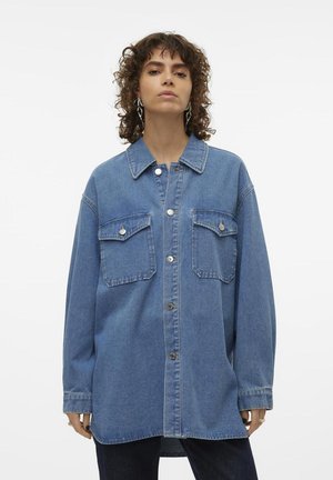 Vero Moda VMNAYA OVERSIZED SHIRT  - Button-down blouse - medium blue denim