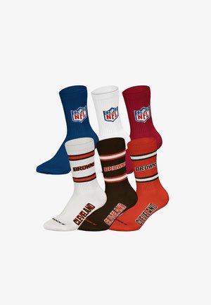 Sechs NFL-Themen-Crew-Socken, drei mit NFL-Logo in Blau, Weiß und Rot, und drei mit "Browns" und "Cleveland" in Weiß, Braun und Orange.