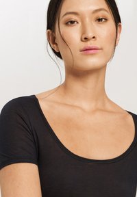 Hanro ULTRALIGHT - Tílko - black