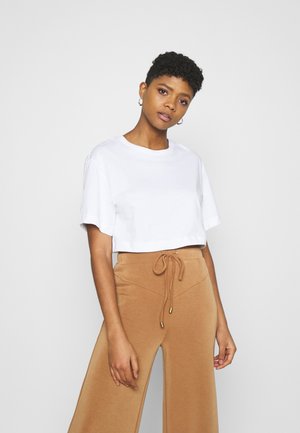 CROP VOLUME - Jednoduché triko - white