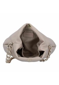 Blush roze handtas met een glad leren buitenkant, een zachte, gestructureerde vorm en een gouden kettingriem. Het interieur heeft een logo en een ruime compartment.