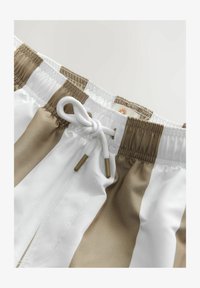 Selectat, neutral white