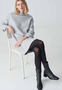 OPUS WONJA - Abito in maglia - hazy fog melange