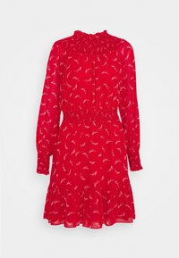 Robe rouge à manches longues, col montant froncé, taille élastique et jupe évasée. Présente un motif de feuilles blanches sur toute la surface.