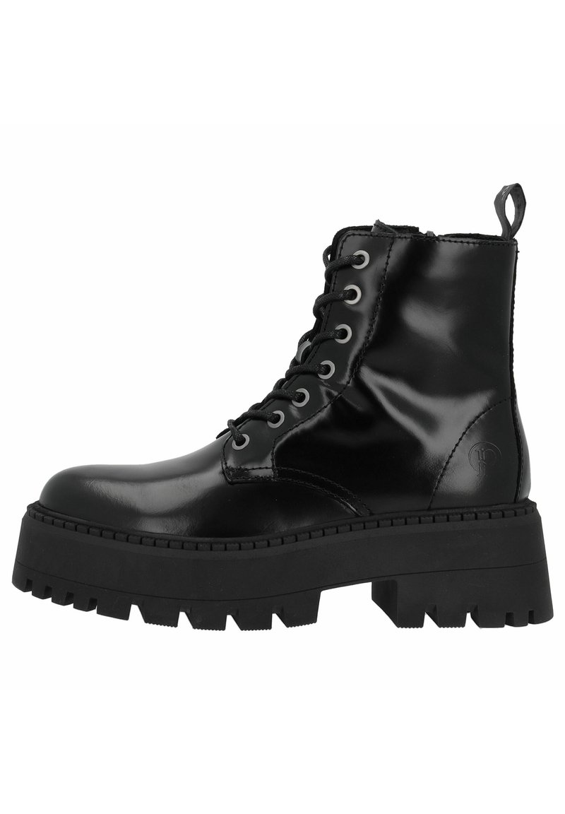 Botas de tobillo de charol negro con suela de goma negra gruesa, con punta redonda, diseño de cordones y una pestaña en la parte posterior.