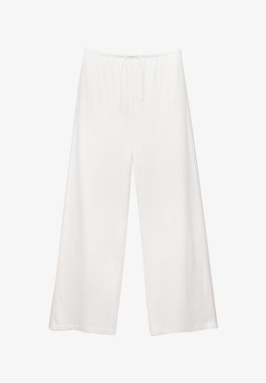 Białe spodnie z szerokimi nogawkami, wykonane z miękkiego materiału, z elastycznym pasem i sznurkiem oraz subtelnymi bocznymi paskami. Gładka tekstura.