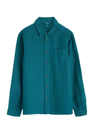 Camisa de manga larga color azul verdoso, hecha de lino, con cierre de botones en la parte delantera, cuello y un único bolsillo en el pecho. Textura suave con botones marrones.