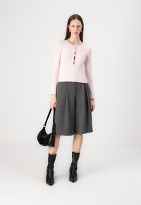 Vero Moda VMLOVELY BERMUDA  - Calções - medium grey melange