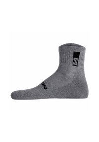 Calcetín gris de tobillo con puño acanalado, que presenta un logotipo negro y puntera reforzada. Fabricado en una tela suave y elástica para mayor comodidad.