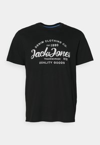 Čierne bavlnené tričko s potlačou bieleho loga "Jack & Jones", okrúhlym výstrihom a krátkymi rukávmi.