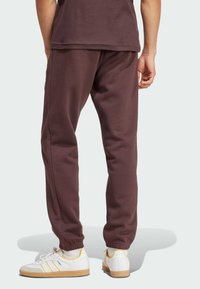adidas Originals ESS PT - Tracksuit bottoms - shadow brown