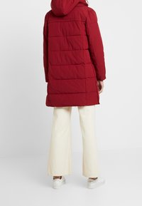 Esprit Abrigo de invierno - dark red