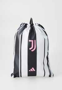 Sac à cordon avec un design rayé noir et blanc, arborant un logo Juventus rose et un logo Adidas, fabriqué en matériau léger et durable.