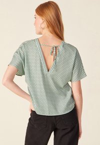 BONOBO Jeans MIT KURZEN ÄRMELN - Bluse - vert