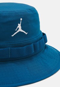 Jordan APEX BUCKET JUMPMAN - Klobouk - industrial blue/black/(white)