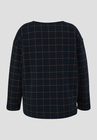 Triangle Sweter