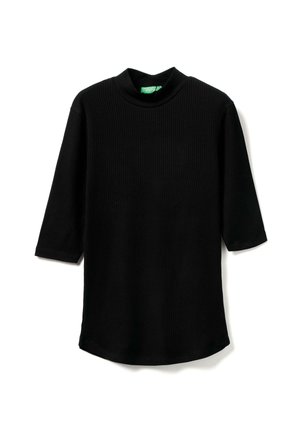 Top de punto negro con cuello alto, mangas tres cuartos y dobladillo curvado. Hecho de una tela texturizada, con un ligero estiramiento para un mejor ajuste.
