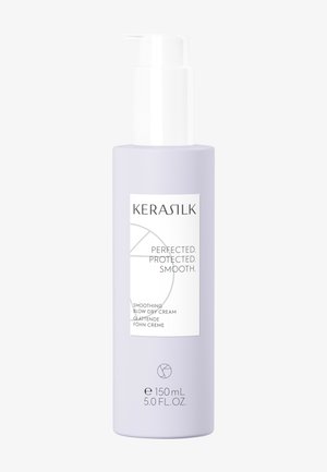 Lavendelkleurige fles Kerasilk gladmakende blow dry crème met witte pomp en etiket, inhoud 150 ml.