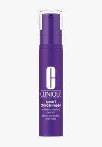 Contenitore di plastica viola con erogatore a pompa, etichettato "CLINIQUE smart clinical repair wrinkle correcting serum" in testo bianco.