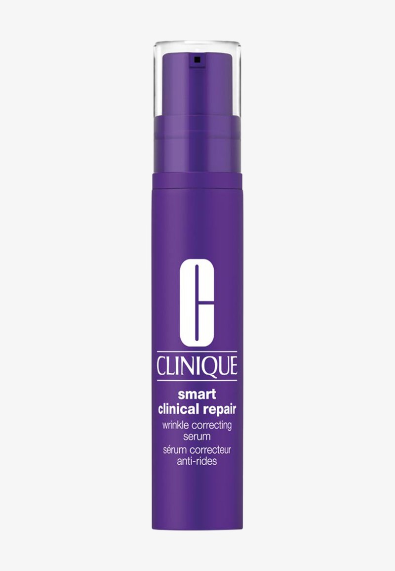 Fioletowy plastikowy pojemnik z dozownikiem, oznaczony napisem "CLINIQUE smart clinical repair wrinkle correcting serum" w białym kolorze.