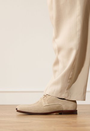 Manfield, Smart lace-ups - taupe