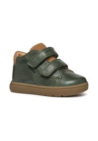 Scarpe high-top in pelle verde con due cinturini in Velcro, dettagli beige e forature sui lati. Suola in gomma per una buona aderenza.