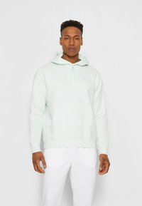 Nike Sportswear SPORTSWEAR CLUB FLEECE - Sweatshirt com capuz - barely green
